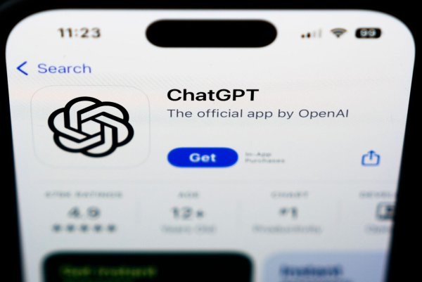 ChatGPT ist der bekannteste Chatbot, der vor über einem Jahr den Hype um Künstliche Intelligenz mit auslöste. - © Matt Rourke/AP/dpa