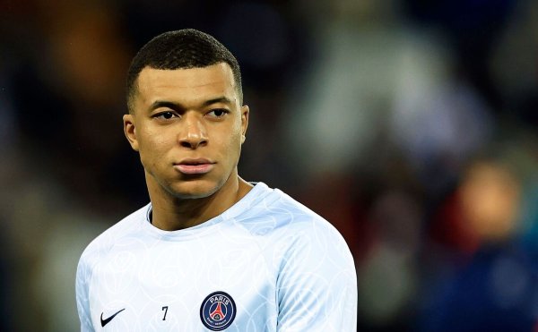 Kylian Mbappé von Paris Saint-Germain wärmt sich vor dem Spiel auf. - © Aurelien Morissard/AP/dpa