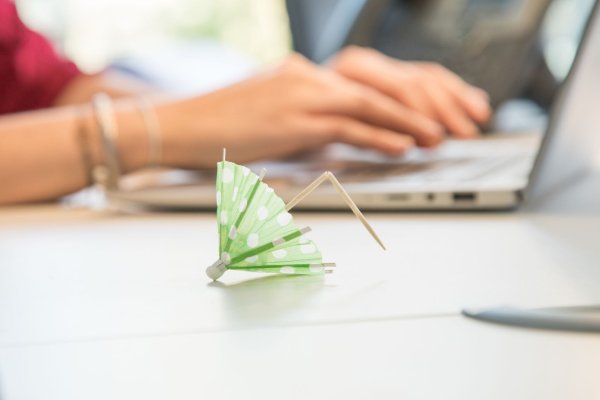 Auch wenn es schwerfällt: Findet eine FTI-Reise erst in einigen Wochen statt, sollten Verbraucher sich gedulden und mit einer Stornierung noch warten. - © Christin Klose/dpa-tmn