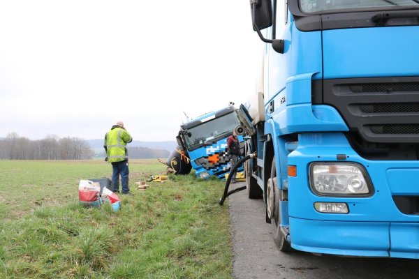 Ein Tanklaster ist in der Kochheide im Randstreifen eingesunken. - © Alexandra Schaller