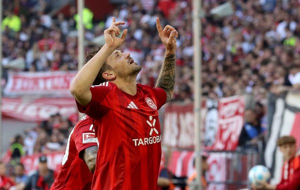 Dawid Kownacki ebnete mit seinem Treffer den Weg zum Sieg - © Roland Weihrauch/dpa