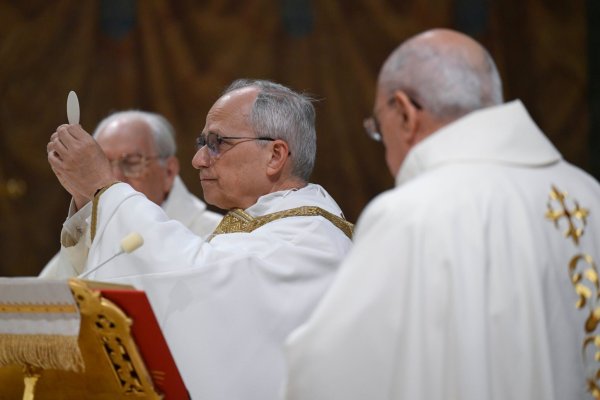 Der neue Papst Leo XIV. hat vor KI gewarnt. - © Uncredited/Vatican media/AP/dpa