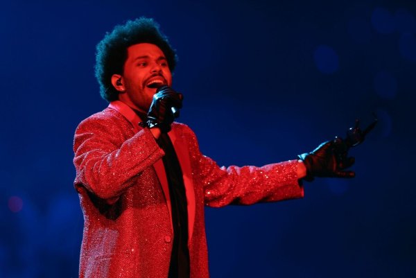 The Weeknd ist bald in einer Hauptrolle des Films «Hurry Up Tomorrow» zu sehen. (Archivbild) - © Chris Carlson/AP/dpa
