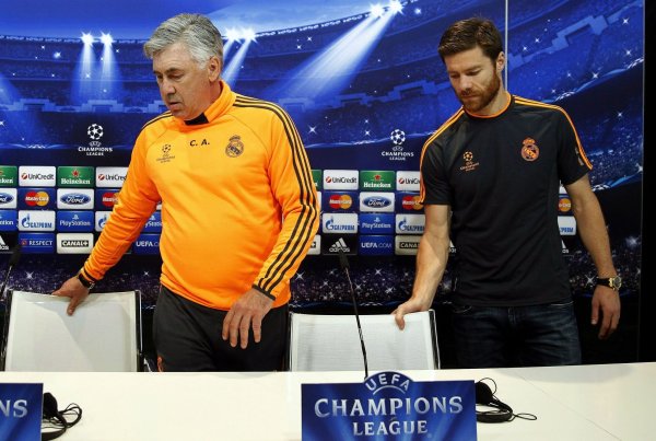 Reals Noch-Trainer Carlo Ancelotti kennt Xabi Alonso noch aus gemeinsamen Zeiten in der spanischen Hauptstadt. - © picture alliance / dpa