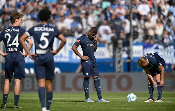 Der VfL Bochum steigt zum siebten Mal aus der Bundesliga ab. - © Anke Waelischmiller/dpa