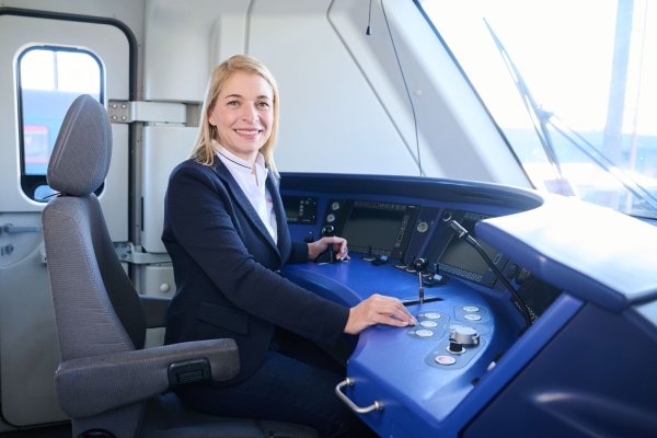 Entscheidung über neue Bahnspitze gefallen - © Annette Riedl/dpa