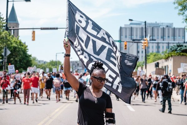 Demonstranten nehmen im Sommer 2022 an einer Kundgebung für Jayland Walker teil. - © Andrew Dolph/ZUMA Press Wire/dpa