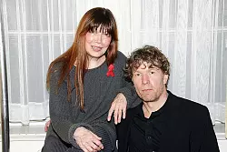 Songs von Hannes Wader: Katja Ebstein (im Bild mit Stefan Kling) mag es inzwischen gern politisch. - © 