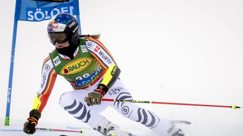 Emma Aicher gewann in der vorigen Saison ihre ersten Weltcup-Rennen. - © Jean-Christophe Bott/KEYSTONE/dpa