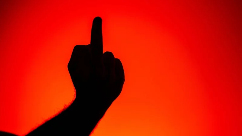 Weint die Schichtmutter oder nicht? Ein Gericht entschied: Vulg&auml;re Kritik ist nicht automatisch ein K&uuml;ndigungsgrund. - &copy; Sina Schuldt/dpa/dpa-tmn