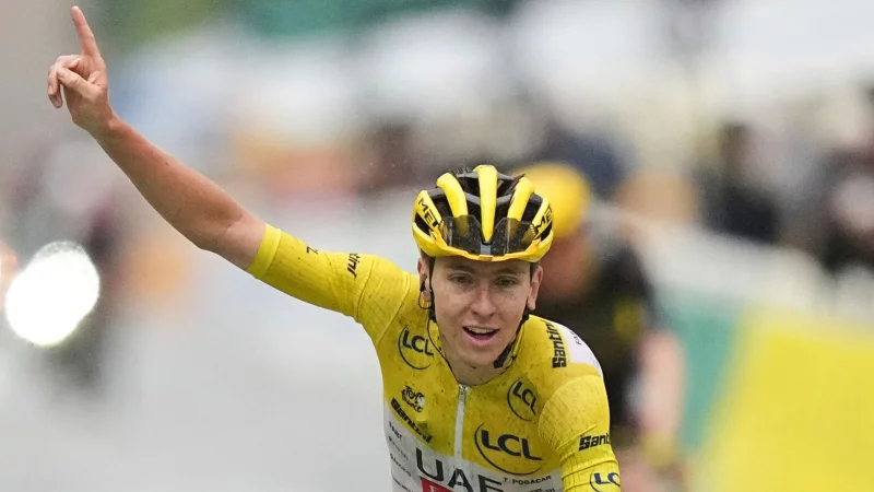 Tadej Pogacar will 2026 zum f&uuml;nften Mal die Tour de France gewinnen. - &copy; Thibault Camus/AP/dpa