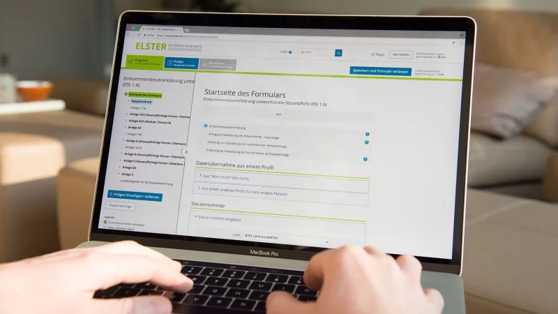 Kann sich lohnen: die freiwillige Abgabe einer Steuererklärung. - © Robert Günther/dpa-tmn