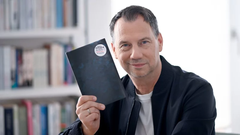 Fitzek bekommt auch selbst am liebsten B&uuml;cher geschenkt. (Archivbild) - &copy; Britta Pedersen/dpa