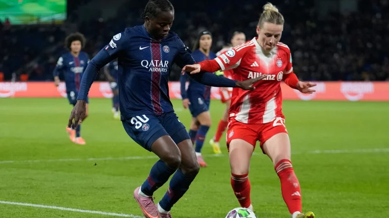 Enges Duell: Bayerns Franziska Kett (r) im Zweikampf mit PSG-Spielerin Merveille Kanjinga. - &copy; Michel Euler/AP/dpa