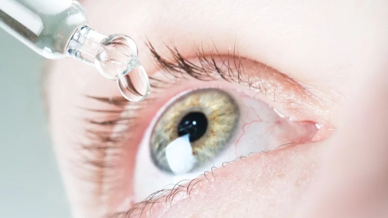 &laquo;K&uuml;nstliche Tr&auml;nen&raquo; k&ouml;nnen bei trockenen Augen Linderung bringen. - &copy; Franziska Gabbert/dpa-tmn