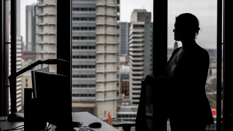 Die Eigenkündigung soll noch ein Geheimnis bleiben? Das können Arbeitgeber in der Regel nicht verlangen. - © Hannes P Albert/dpa/dpa-tmn