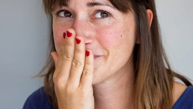 Manche Menschen werden in unangenehmen Situationen schnell rot - und haben unverh&auml;ltnism&auml;&szlig;ig gro&szlig;e Angst davor. Das muss nicht sein! - &copy; Silvia Marks/dpa-tmn