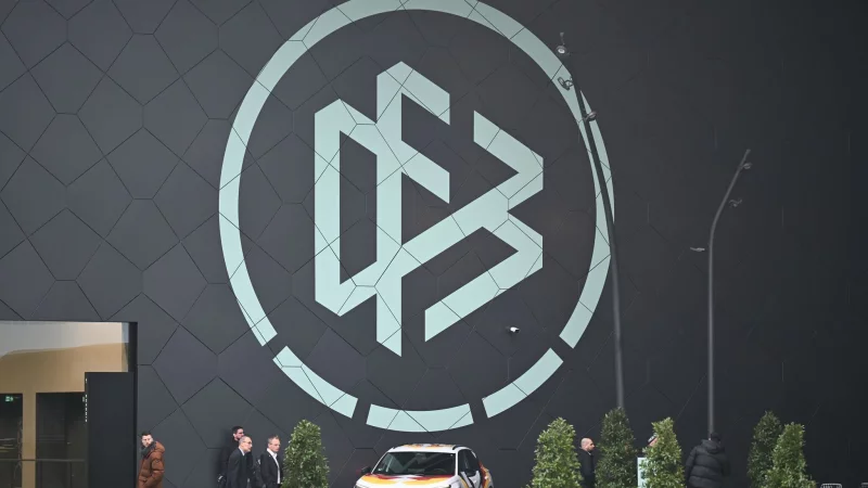 Der DFB ist bei der Gründung eines Ligaverbandes womöglich außen vor. (Archivbild) - © Arne Dedert/dpa