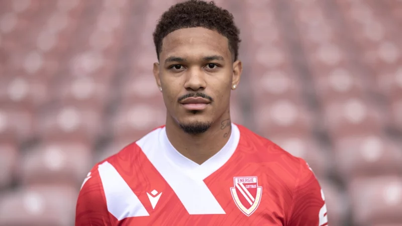 Justin Butler berichtete, dass er mit Affenlauten beleidigt wurde. - &copy; Frank Hammerschmidt/dpa