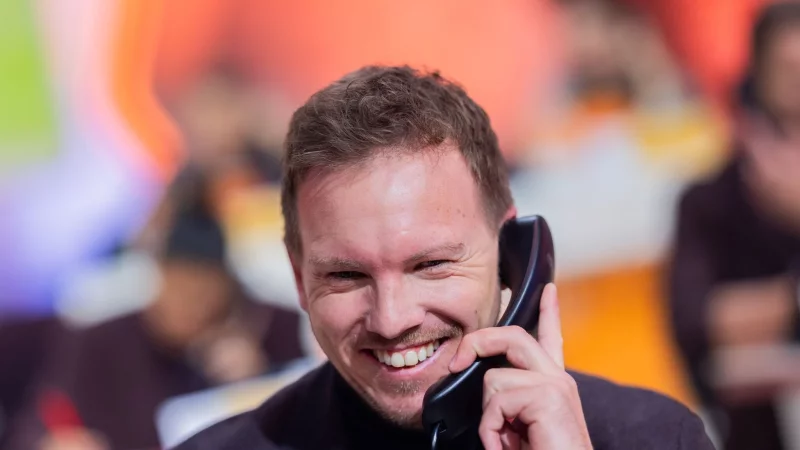 Julian Nagelsmann kann sich über die Bestätigung für den besten WM-Lostopf freuen. - © Rolf Vennenbernd/dpa