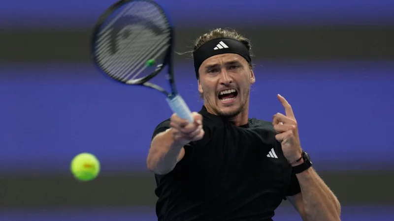 Alexander Zverev schafft es mit einiger M&uuml;he in die n&auml;chste Runde von Shanghai. - &copy; Mahesh Kumar A./AP/dpa