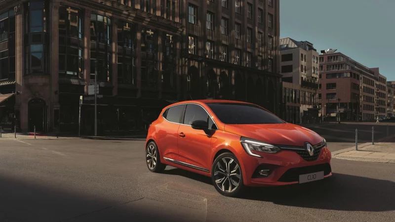 &laquo;Made in Paradise&raquo;, so hie&szlig; es im Werbespot f&uuml;r ersten Clio, den mit der Schlange. Wie verf&uuml;hrerisch sind neuere Gebrauchtmodelle des Verkaufsschlagers? - &copy; Renault/dpa-tmn