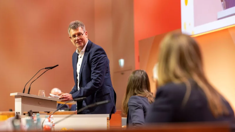 Aus Sicht von Präsident Thomas Weikert steht der DOSB geschlossen hinter einer Olympia-Bewerbung - egal, welcher Kandidat es am Ende wird. - © Helmut Fricke/dpa