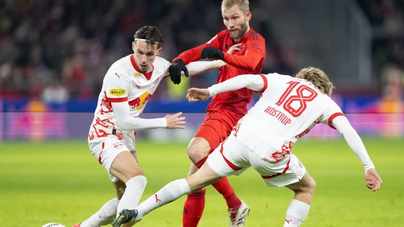 Der FC Bayern um Konrad Laimer (M) spielt am 6. Januar in Salzburg. (Archivbild) - &copy; Sven Hoppe/dpa
