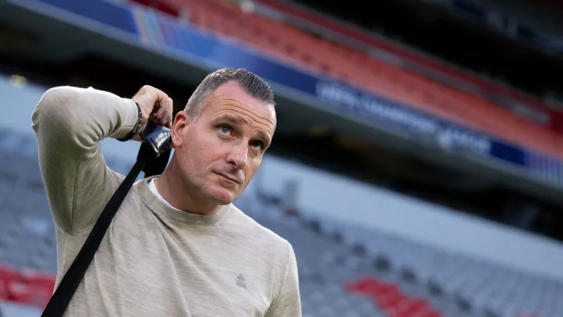 Br&uuml;gges Trainer Nicky Hayen beim Rundgang durch die Allianz Arena. - &copy; Sven Hoppe/dpa