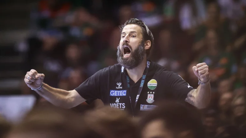 Trainer Bennet Wiegert liegt mit dem SC Magdeburg in mehreren Wettbewerben auf Titelkurs. (Archivbild) - &copy; Ronny Hartmann/dpa-Zentralbild/dpa