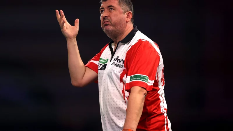 Stichelt nach seinem WM-Aus: Mensur Suljovic. - &copy; Steven Paston/PA Wire/dpa