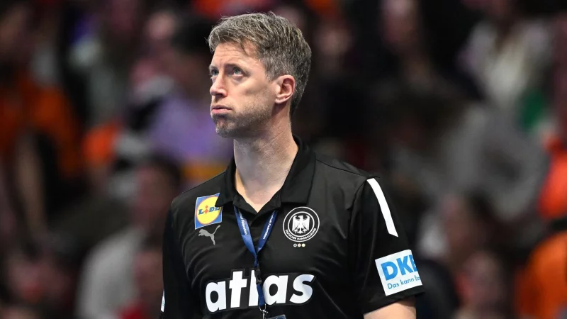 Die Zukunft von Bundestrainer Markus Gaugisch ist nach dem WM-Silber f&uuml;r die DHB-Handballerinnen noch ungekl&auml;rt. - &copy; Federico Gambarini/dpa