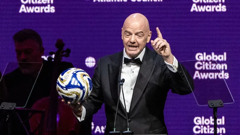 Äußert sich zum Konflikt im Nahen Osten: FIFA-Präsident Gianni Infantino. (Archivbild) - © Stefan Jeremiah/FR171756 AP/AP/dpa