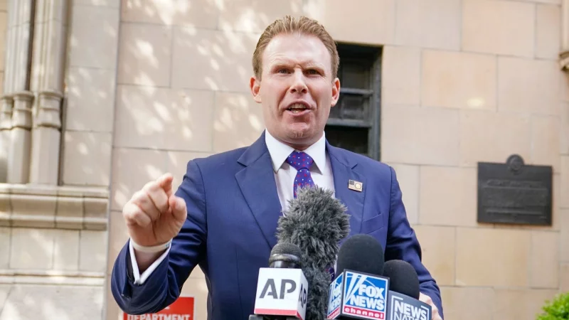 Schließt Razzien bei der Fußball-WM nicht aus: Andrew Giuliani. - © Mary Altaffer/AP/dpa