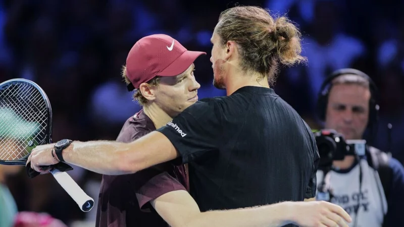Sch&auml;tzen und respektieren sich: Jannik Sinner (l) und Alexander Zverev - &copy; Heinz-Peter Bader/AP/dpa