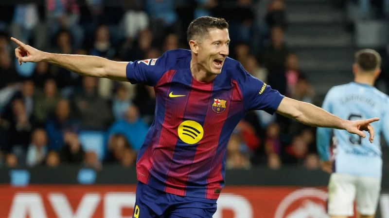 Robert Lewandowski erzielte drei Treffer f&uuml;r den FC Barcelona beim Sieg in Vigo. - &copy; Lalo R. Villar/AP/dpa