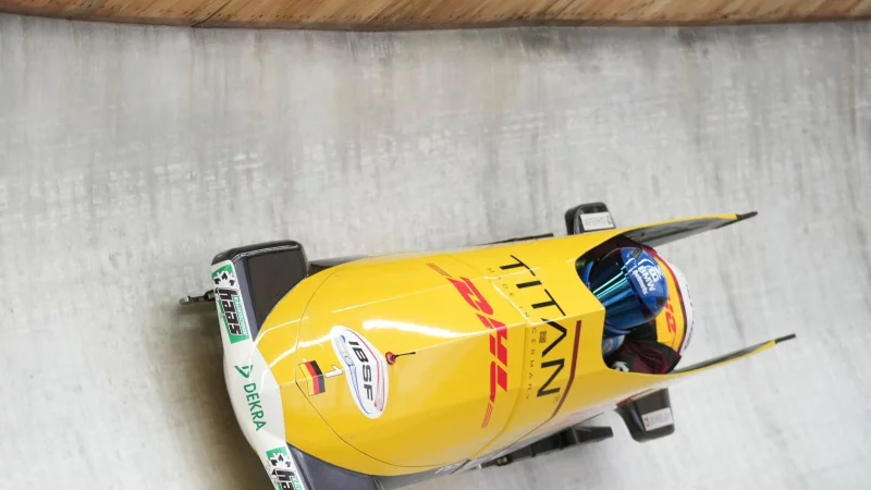 Johannes Lochner und Georg Fleischhauer beim ersten Zweierbob-Rennen auf der neuen Olympia-Bahn in Cortina d'Ampezzo. - &copy; Andrew Medichini/AP/dpa