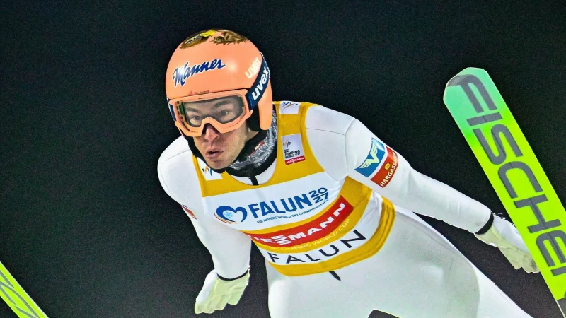 Stefan Kraft kehrt in Kürze als frischgebackener Vater in den Skisprung-Weltcup zurück. (Archivbild) - © Fredrik Sandberg/TT/TT News Agency/AP/dpa