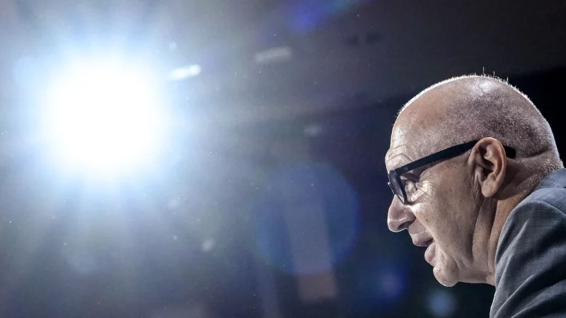 DFB-Präsident Bernd Neuendorf will nicht über die US-Politik reden - © Britta Pedersen/dpa