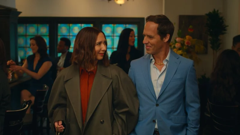 Maya Rudolph und Nat Faxon in einer Szene der Serie "Reich". - &copy; -/AppleTV/dpa