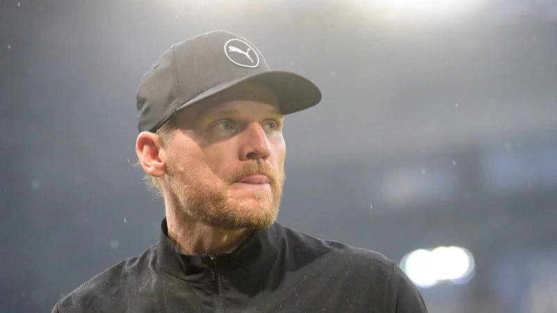 Sammelt Argumente als Dauerl&ouml;sung f&uuml;r die Gladbacher Cheftrainer-Stelle: Eugen Polanski - &copy; Daniel Bockwoldt/dpa