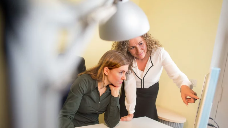 Eine klare Kommunikation und Offenheit f&uuml;r Feedback der Mitarbeiter zeichnen eine gute F&uuml;hrungskraft aus. - &copy; Klaus-Dietmar Gabbert/dpa-tmn