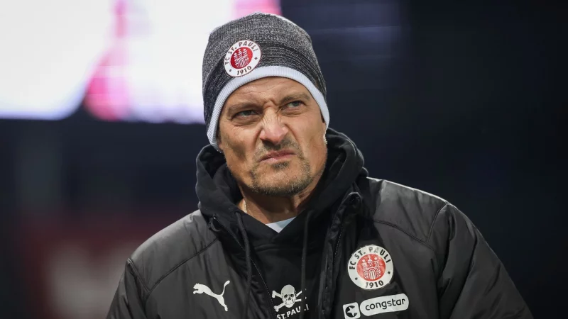 St.-Pauli-Trainer Alexander Blessin. - &copy; Christian Charisius/dpa