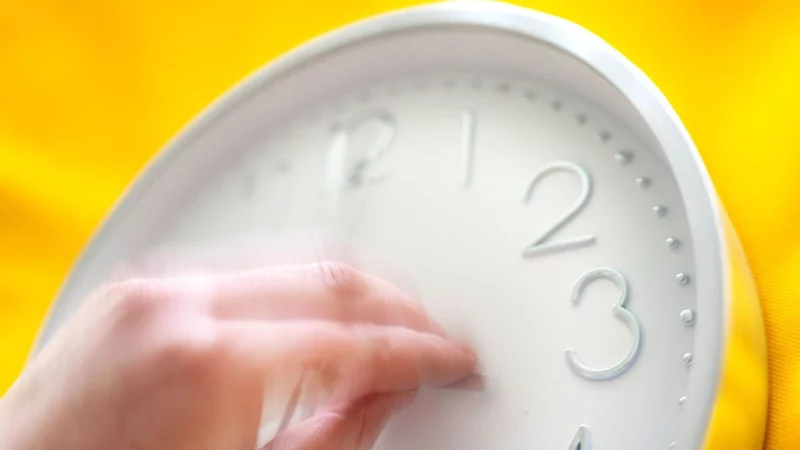 Wenn innere und äußere Uhr nicht übereinstimmen, können Schlafprobleme die Folge sein. - © Sina Schuldt/dpa/dpa-tmn