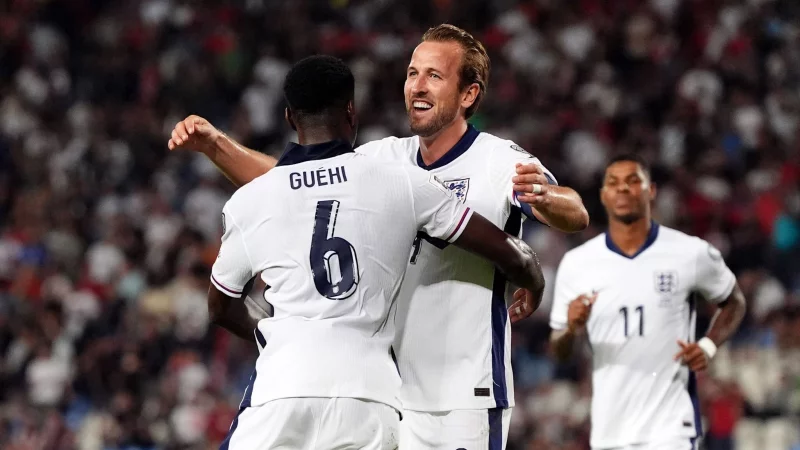 England-Nationalspieler Marc Guehi und Harry Kane: Spielen die beiden bald auch bei den Bayern zusammen? - &copy; Bradley Collyer/PA Wire/dpa