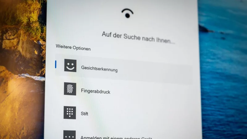 Passwortloses Anmelden mit Passkeys in Windows 11 l&auml;uft &uuml;ber die bekannte Anmeldeoberfl&auml;che Hello mit Gesichtserkennung, Fingerabdruckscan oder PIN - und neuerdings auch in Kooperation mit Passwortmanagern von Drittanbietern, in denen die Passkeys lagern. - &copy; Nico Tapia/dpa-tmn