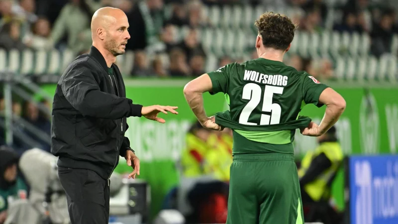 Wolfsburgs Trainer Paul Simonis konnte mit seinem Team erneut nicht daheim gewinnen. - &copy; Swen Pf&ouml;rtner/dpa