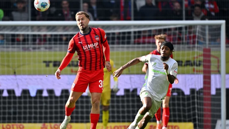 Niklas Dorsch und Heidenheim holen einen Punkt gegen Bremen. - © Jan-Philipp Strobel/dpa