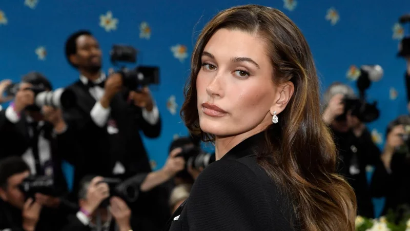 Hailey Bieber hatte eine wei&szlig; dekorierte Torte zum Geburtstag. (Archivbild) - &copy; Evan Agostini/Invision/dpa