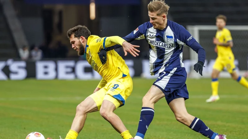 Die Berliner und die Niedersachsen lieferten sich ein ausgeglichenes Spiel. - &copy; Andreas Gora/dpa